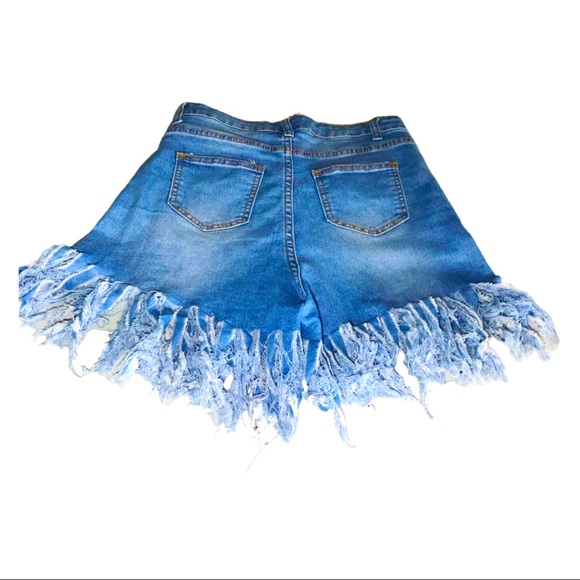 Size 6 fringe shorts 🔥 - Picture 2 of 5
